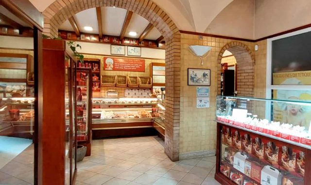 botiga-castellfollit-de-la-roca-interior